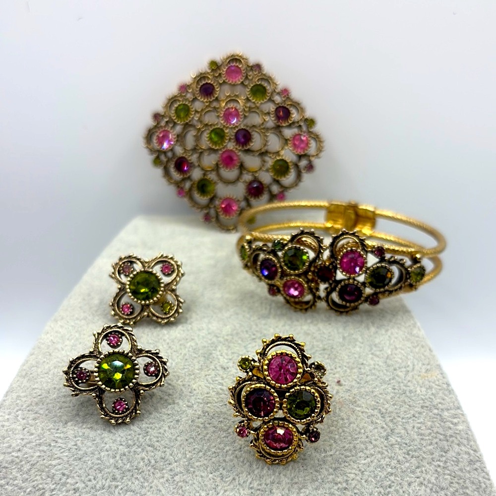Vintage 50’s Sarah Coventry Bracelet, Brooch, Earrings & Ring Vibrant Stones Gld